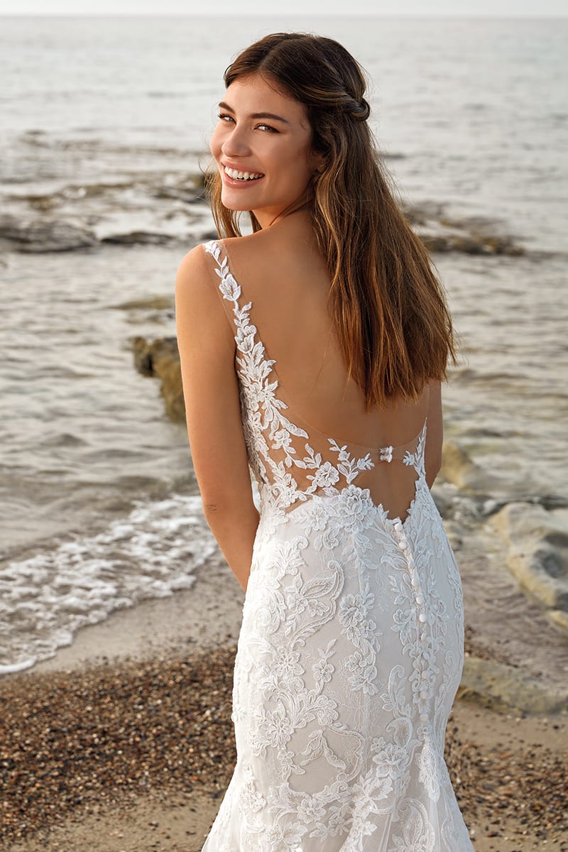 DR2218 Leilany backclose